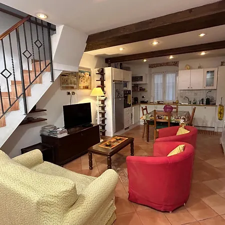 Appartement House Near Park And Sea