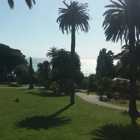 House Near Park And Sea Апартаменты Генуя